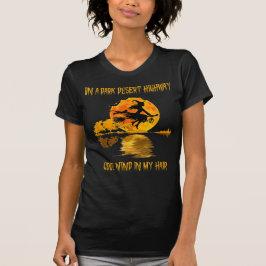 私の髪の毛に暗いカッコいい砂漠の高速道路の風で Tシャツ