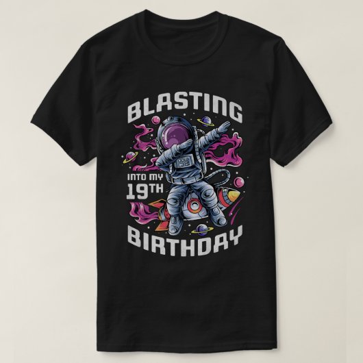 私の19誕生日、19歳のアストロンに爆破 Tシャツ (デザイン正面)