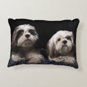 私の2人の保護者のシーズー(犬)のTzuのアクセントの枕 アクセントクッション (裏面)