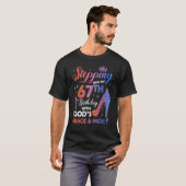 私の67番目の誕生日ポンプに踏み込む女性67年 Tシャツ (正面フル)
