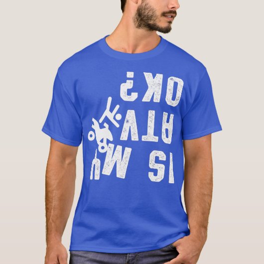 私のATVはOKモータースポーツオフロードバイクもしくは自転車に乗る人クワッドATV Tシャツ (正面)