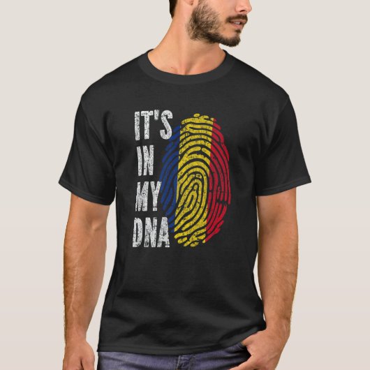 私のDNAにルーマニアの旗 ルーマニア人 Tシャツ (正面)