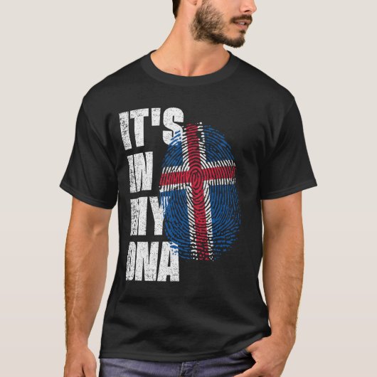 私のDNAアイスランド国旗の中 Tシャツ (正面)