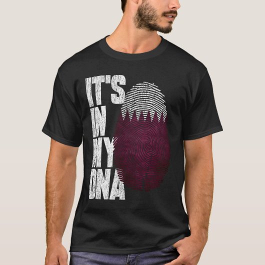 私のDNAカタール誇りを持ったカタール国旗に Tシャツ (正面)
