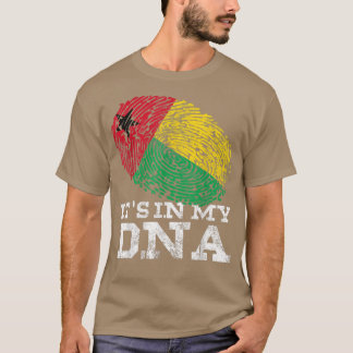 私のDNAギニアビサウ国旗のヴィンテージGにある Tシャツ
