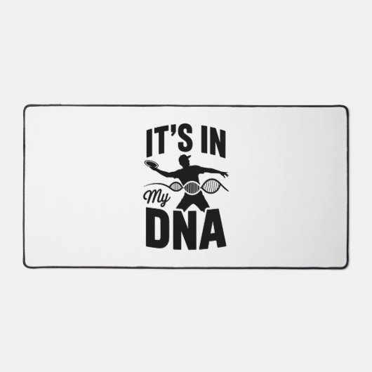 私のDNAディスクゴルフ中だ デスクマット (正面)