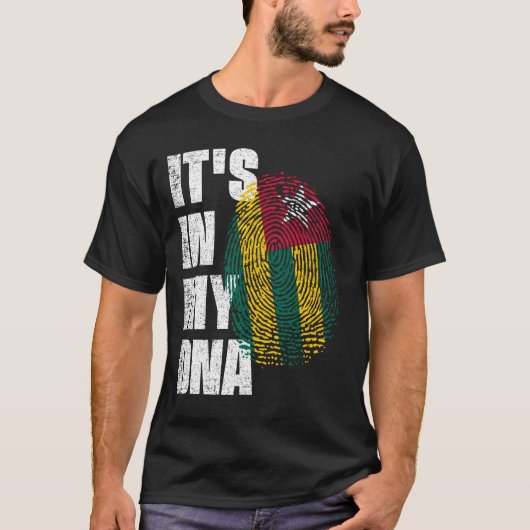 私のDNAトーゴ国旗に載ってる Tシャツ (正面)