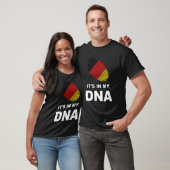 私のDnaドイツ・ドイツ国旗の中だ Tシャツ (ユニセックス)