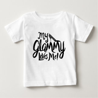 "私のGlammyは私を愛します! "孫のための衣類 ベビーTシャツ