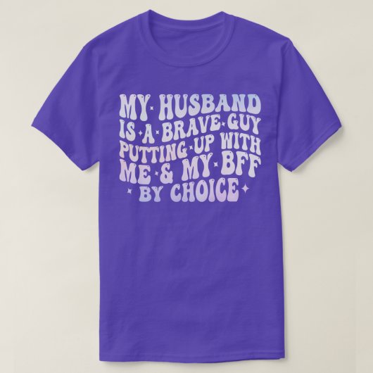 私のhusは私のbffを支持する勇敢な男である tシャツ (デザイン正面)