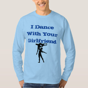 私はあなたのガールフレンドのワイシャツによって踊ります Tシャツ