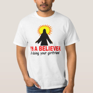 私はあなたのガールフレンドをすることの信者、です Tシャツ