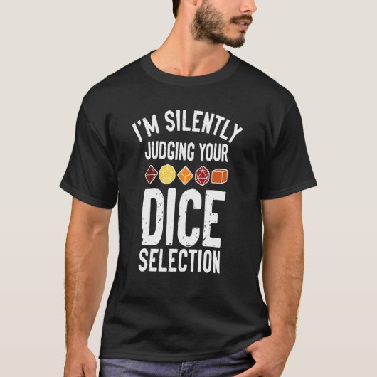 私はあなたのサイコロ選択ゲームD aを静かに判断している Tシャツ (正面)
