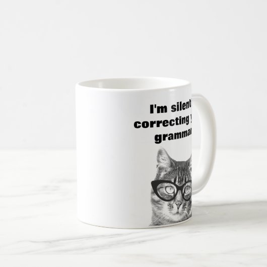 私はあなたの文法の猫のマグカップを黙って修正している コーヒーマグカップ (正面右)