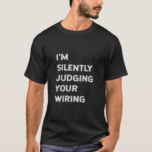 私はあなたの配線電気技師を黙って判断していおもしろいる Tシャツ (正面)