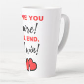 私はあなたをもっと愛している!終わり。勝った!ブラック カフェラテマグ (右アングル)