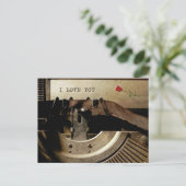 私はあなたを愛し、古いタイプライター赤いローズヴィンテージ手紙 ポストカード (スタンド正面)