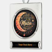 私はあなたを月に戻る黒い可愛いギフトモダンに愛する シルバープレートバナーオーナメント (左)