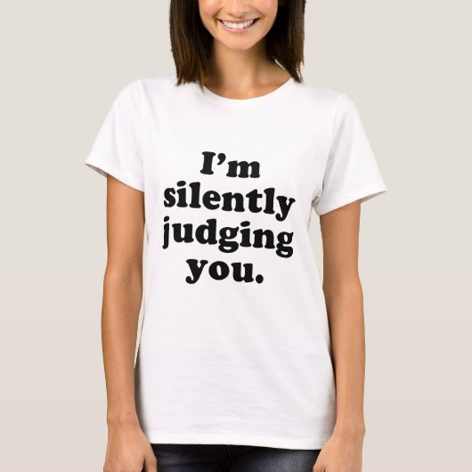 私はあなたを黙って判断している Tシャツ (正面)