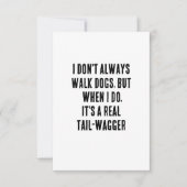 私はいつも犬を散歩しているわけではないが、散歩しているときには犬を散歩する サンキューカード (正面)
