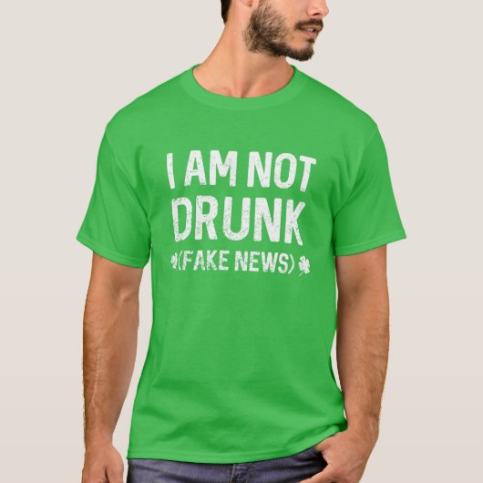 私はおもしろいない(偽のニュー飲ス)ラッキー・St patricks Tシャツ (正面)