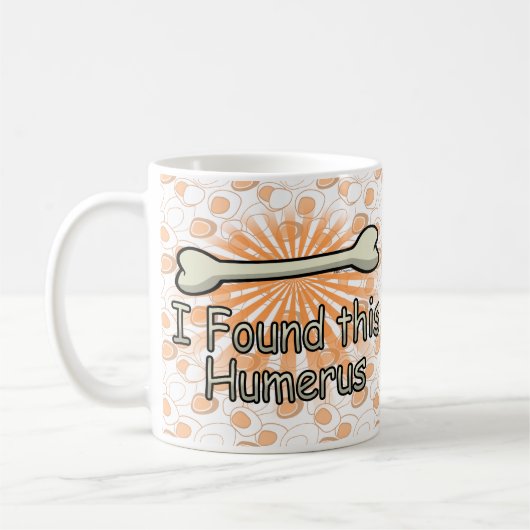 私はおもしろいなこの上腕骨の骨を見つけました コーヒーマグカップ (左)
