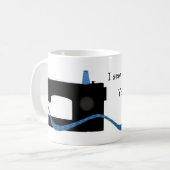 私はおもしろいな裁縫のデザイン住んでいます縫います コーヒーマグカップ (正面左)