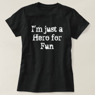 "私はおもしろいのためのちょうど英雄"のTシャツです Tシャツ