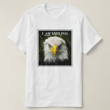 私はおもしろい不機嫌な鷲の写真を笑っている