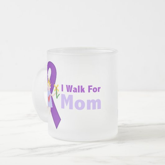 私はお母さんのAlzheimerのギフトのために歩きます フロストグラスマグカップ (正面左)