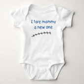 私はお母さんを新しいもの引き裂きました ベビーボディスーツ (正面)