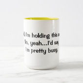 私はかわいらしい忙しく握りますこのマグを…. ツートーンマグカップ (中央)