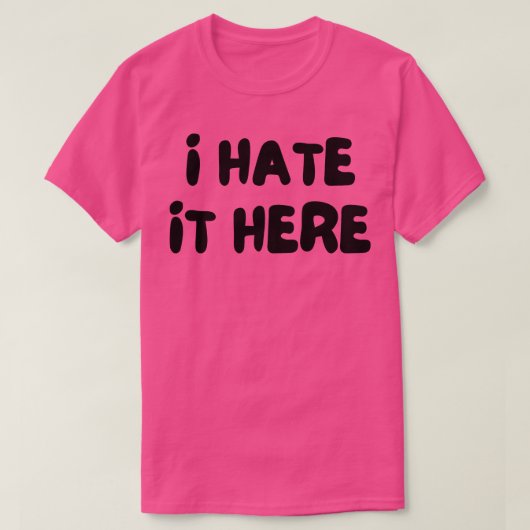 私はここで仕事のおもしろいことわざ Tシャツ (デザイン正面)