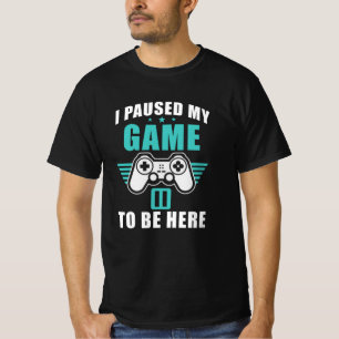 私はここにいるためにゲームを一時停止した Tシャツ