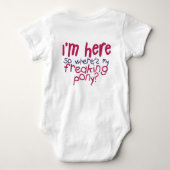 私はここにいる2ベビークリーパー ベビーボディスーツ (裏面)