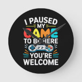 私はここにシャツの男性の女性の子供Vに私のゲームを一時停止 ラウンド壁時計 (正面)