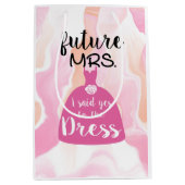 私はこのドレスの花嫁にyesを言ったブライダルシャワーピンク ミディアムペーパーバッグ (正面)
