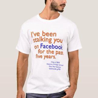 私はずっとFacebookの…つきまとっています Tシャツ