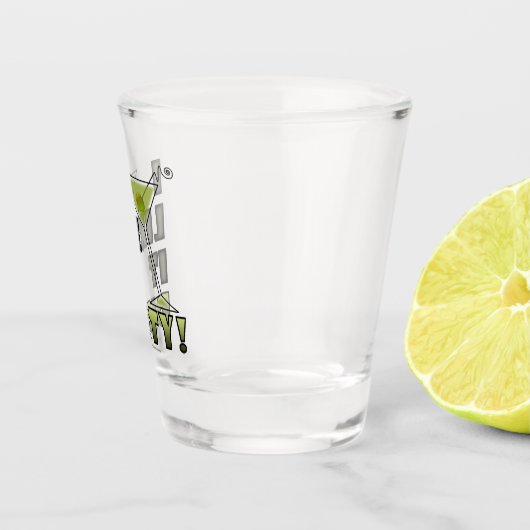 私はそれを汚れた(マルティーニの)カクテルのユーモア好みます ショットグラス (右)