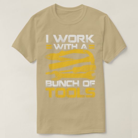 私はたくさんの道具を使って仕事をする Tシャツ (デザイン正面)