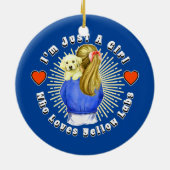 私はただの女の子で、イエロー・ラブラドール・レトリーバーの子犬を愛する セラミックオーナメント (裏面)