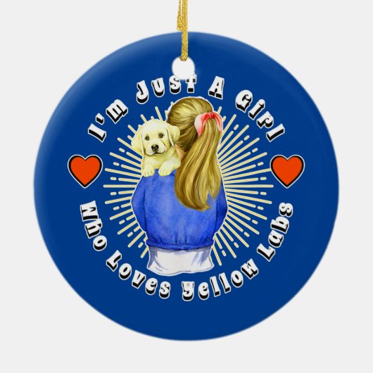 私はただの女の子で、イエロー・ラブラドール・レトリーバーの子犬を愛する セラミックオーナメント (裏面)