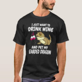 私はただワインを飲み、ひげを生やしたドラゴをペットにしたい Tシャツ (正面)