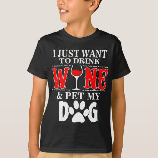 私はただワインを飲んで犬を飼いたい Tシャツ