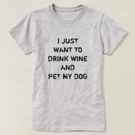 私はただワインを飲んで犬を飼いたい Tシャツ