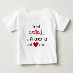 私はだめになりません… 私の祖母はちょうど私を愛します! ベビーTシャツ