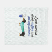 私はちょうどコーヒーを飲み及びかわいがり私のウインナーをたいと思います(青い) フリースブランケット (正面(横))