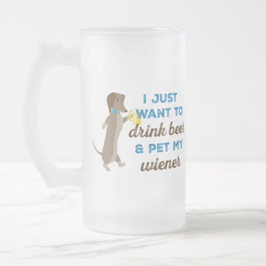 私はちょうどビールを飲み及び私のウインナーをかわいがりたいと思います フロストグラスビールジョッキ (左)