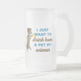 私はちょうどビールを飲み及び私のウインナーをかわいがりたいと思います フロストグラスビールジョッキ