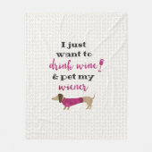 私はちょうどワインを飲み及び私のウインナーをかわいがりたいと思います フリースブランケット (正面)